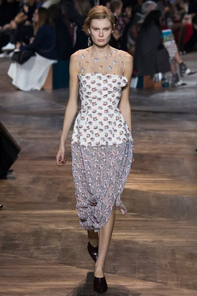 Look 19